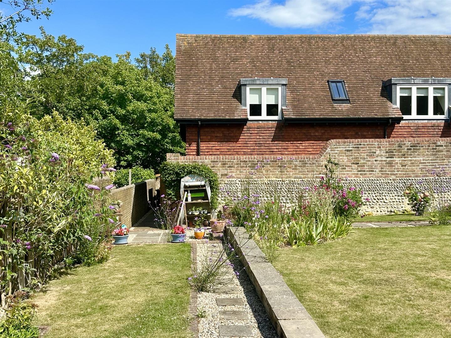 3 bed property in Belle Hill, Bexhill-On-Sea